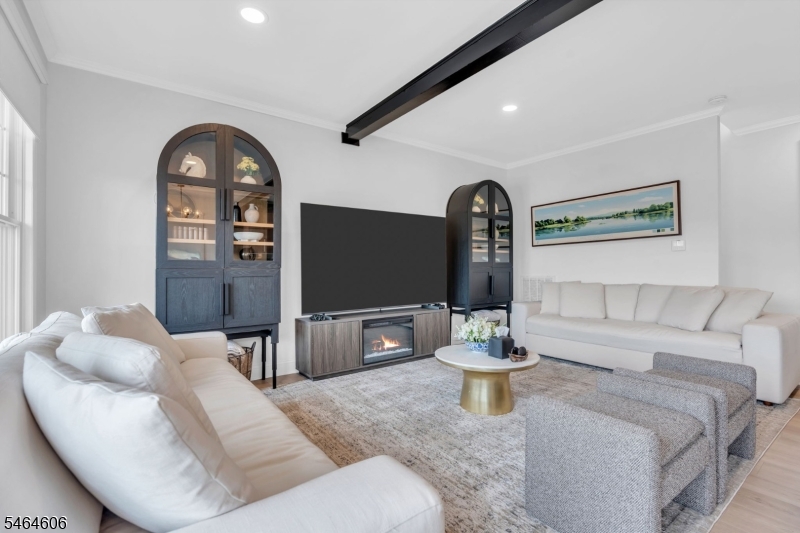 413 Lakeside Blvd