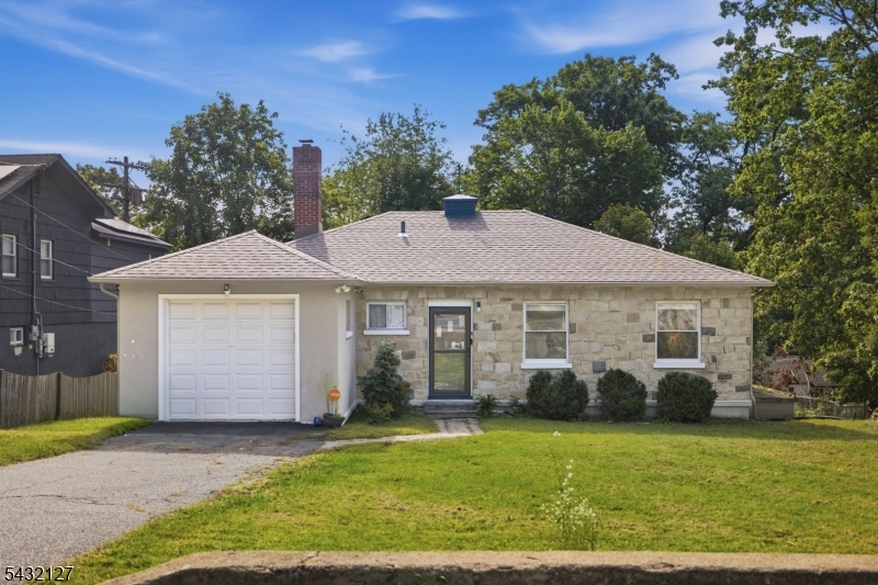 137 Lakeside Blvd