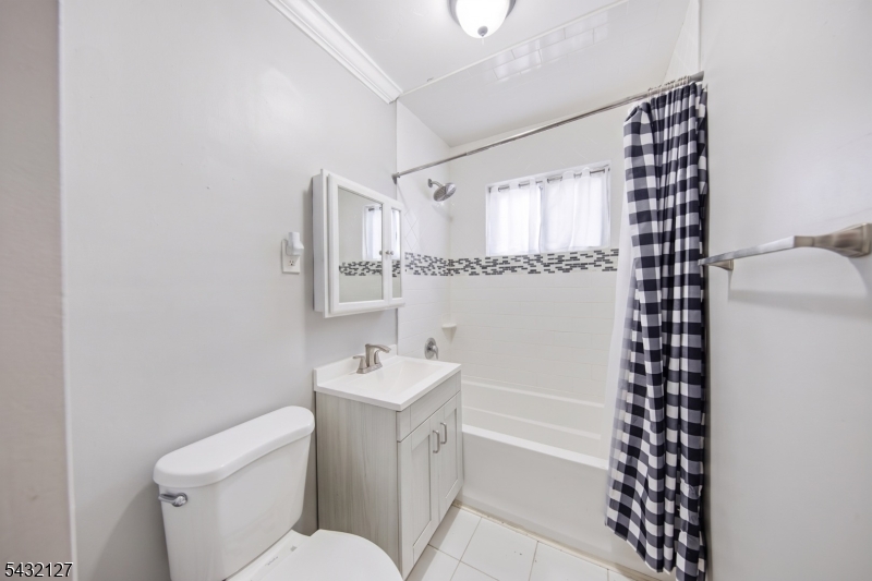 137 Lakeside Blvd