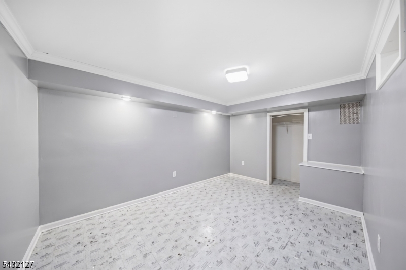 137 Lakeside Blvd