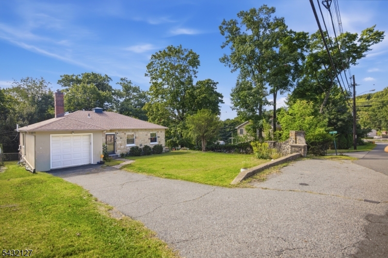 137 Lakeside Blvd
