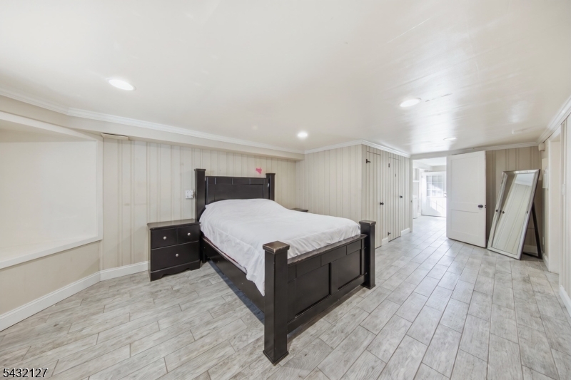 137 Lakeside Blvd