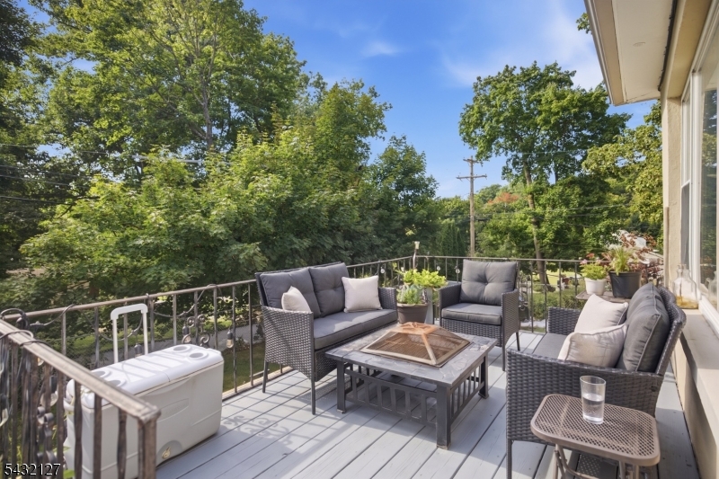 137 Lakeside Blvd