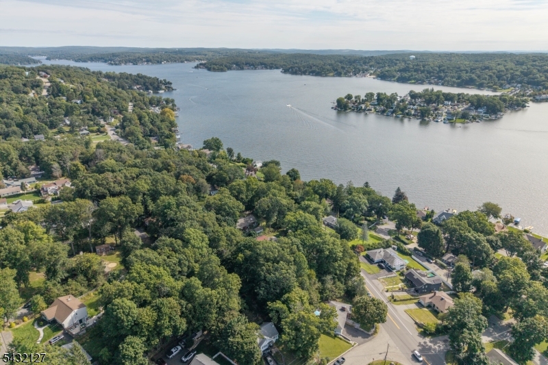 137 Lakeside Blvd