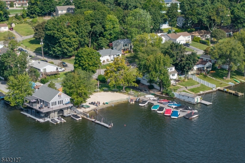 137 Lakeside Blvd
