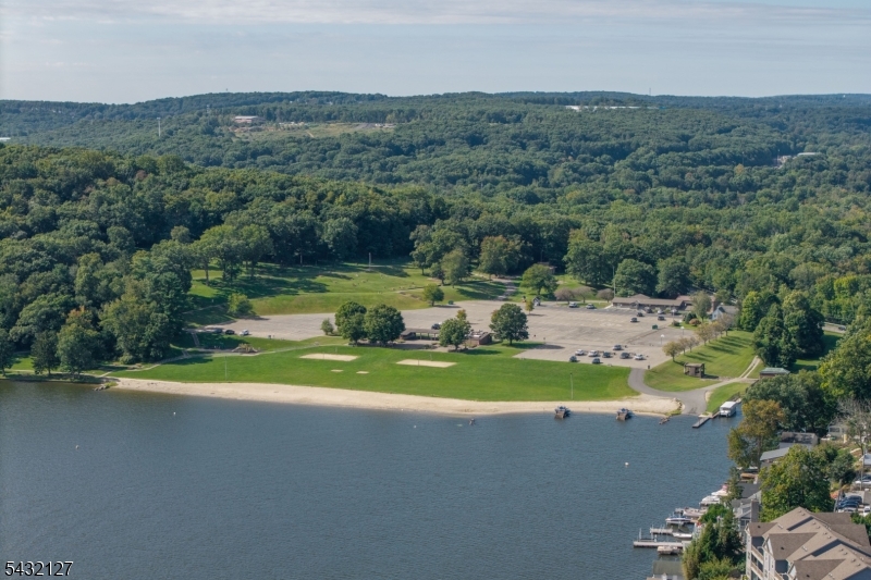 137 Lakeside Blvd
