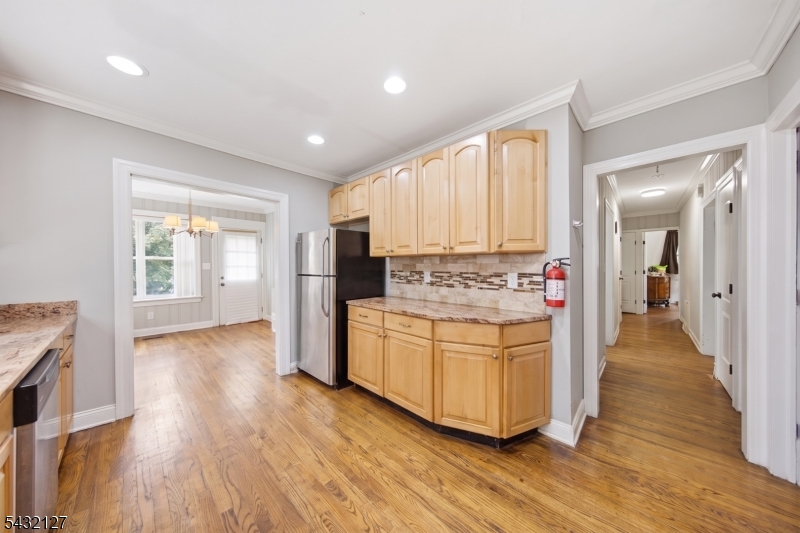 137 Lakeside Blvd