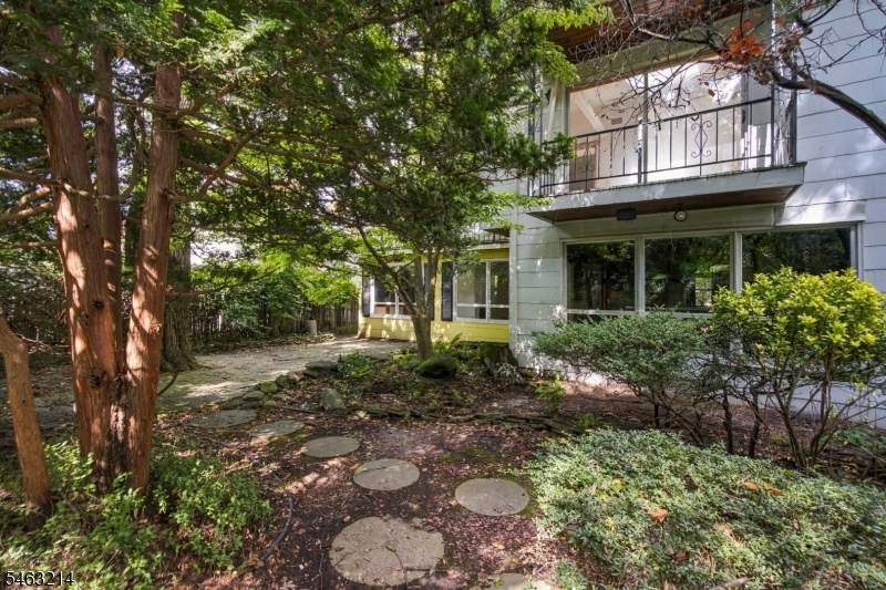 135 Voorhis Ave