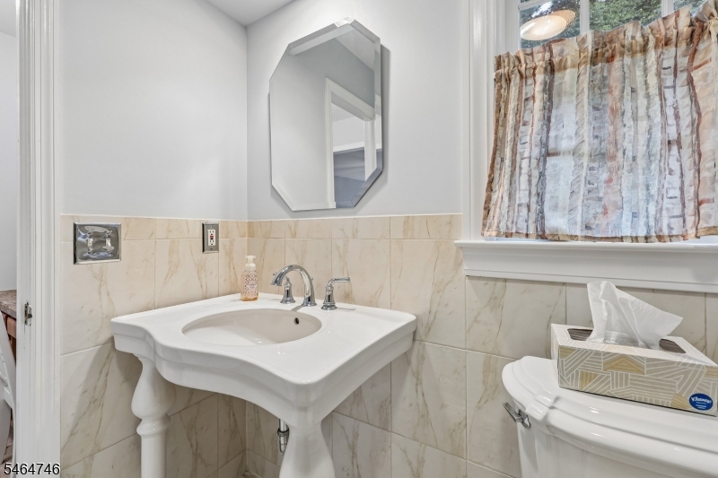 12 Hemlock Ln