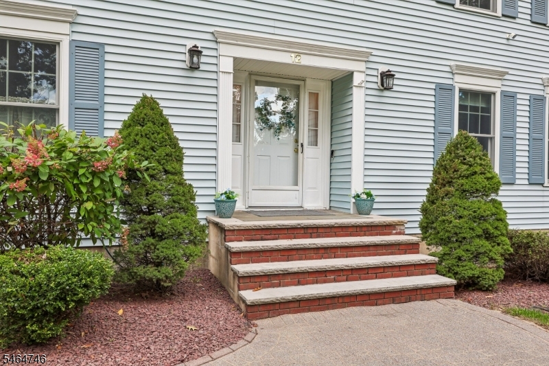12 Hemlock Ln