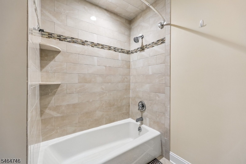12 Hemlock Ln