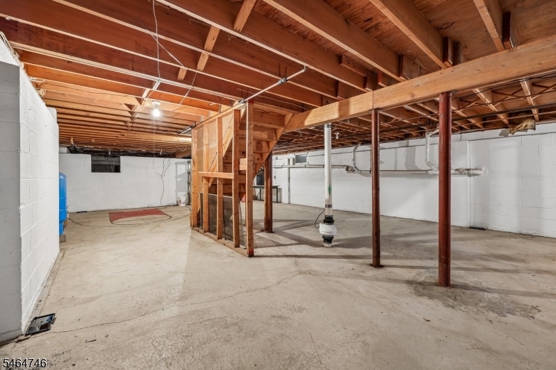 12 Hemlock Ln