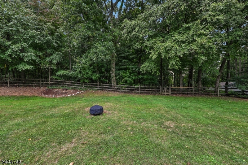12 Hemlock Ln