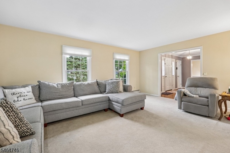 12 Hemlock Ln