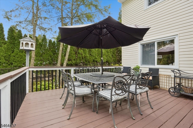 87 Webster Dr