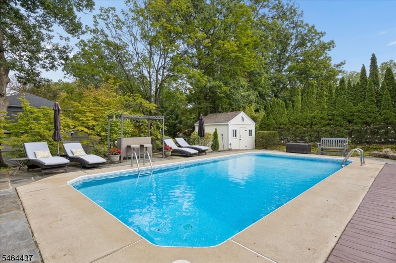 87 Webster Dr