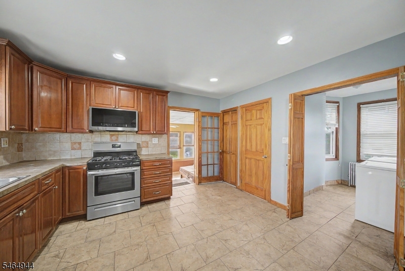 88 Boiling Springs Ave
