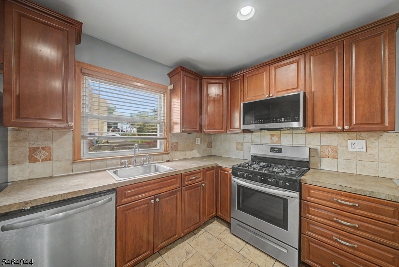 88 Boiling Springs Ave