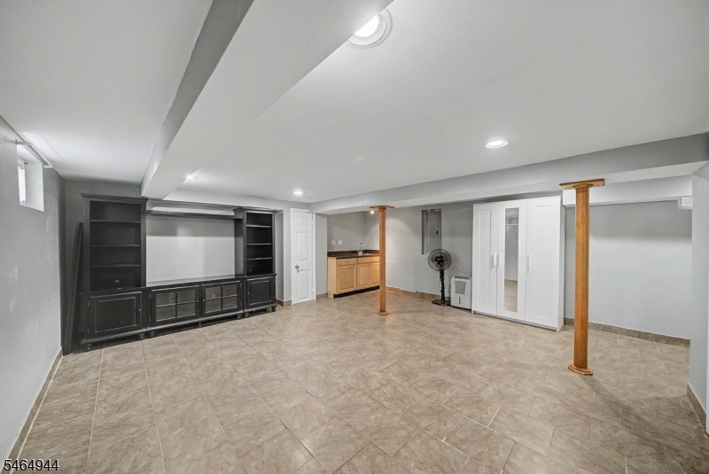 88 Boiling Springs Ave