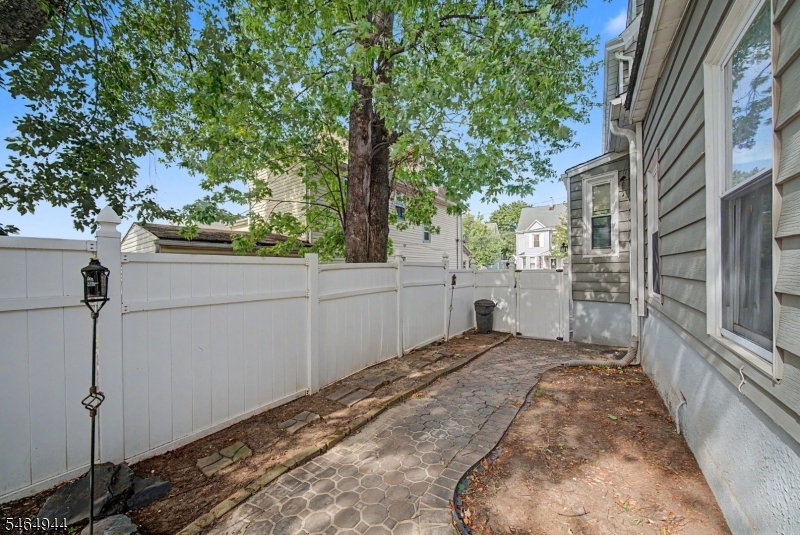 88 Boiling Springs Ave