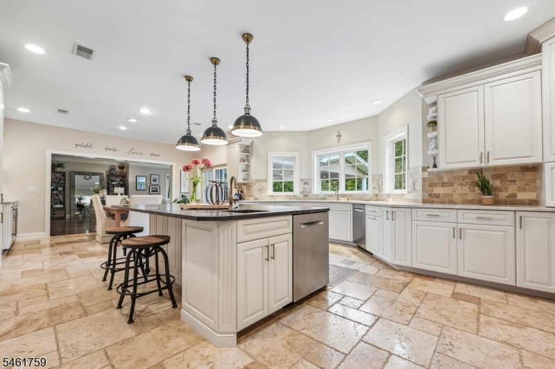6 Combs Hollow Rd