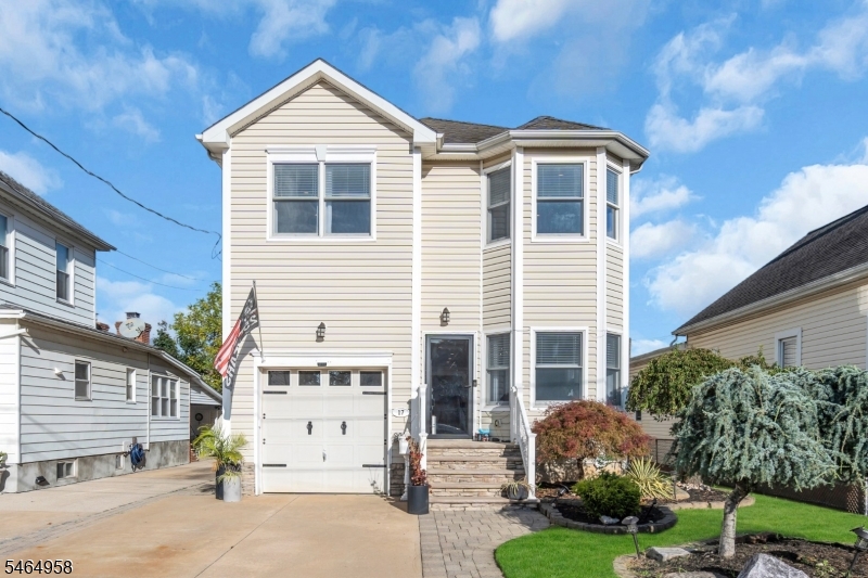 17 Center St