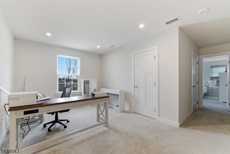 22 Oakwood Blvd