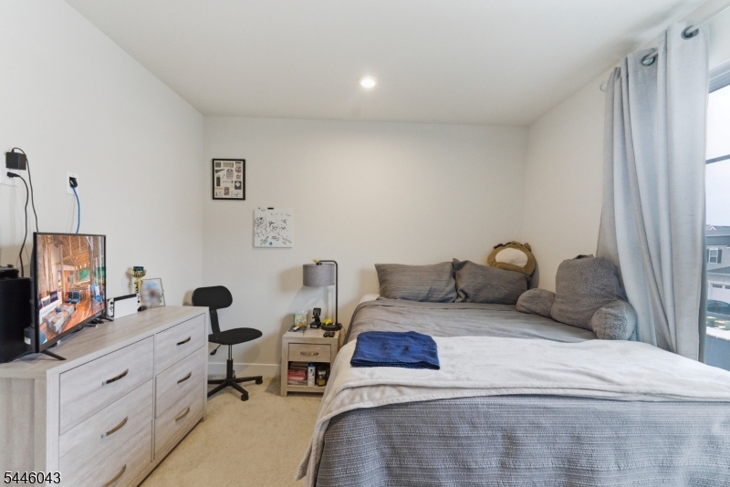 22 Oakwood Blvd