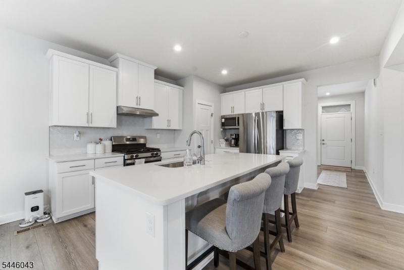 22 Oakwood Blvd
