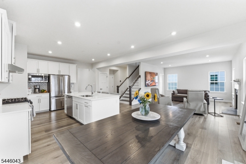 22 Oakwood Blvd