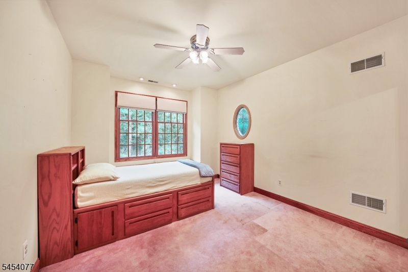 137 Lanning Rd
