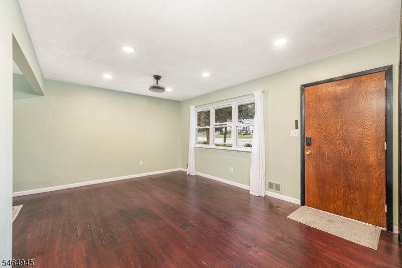 7 Fox Hill Dr