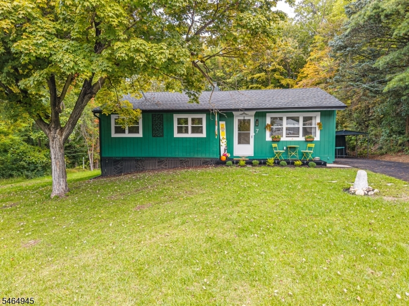 7 Fox Hill Dr