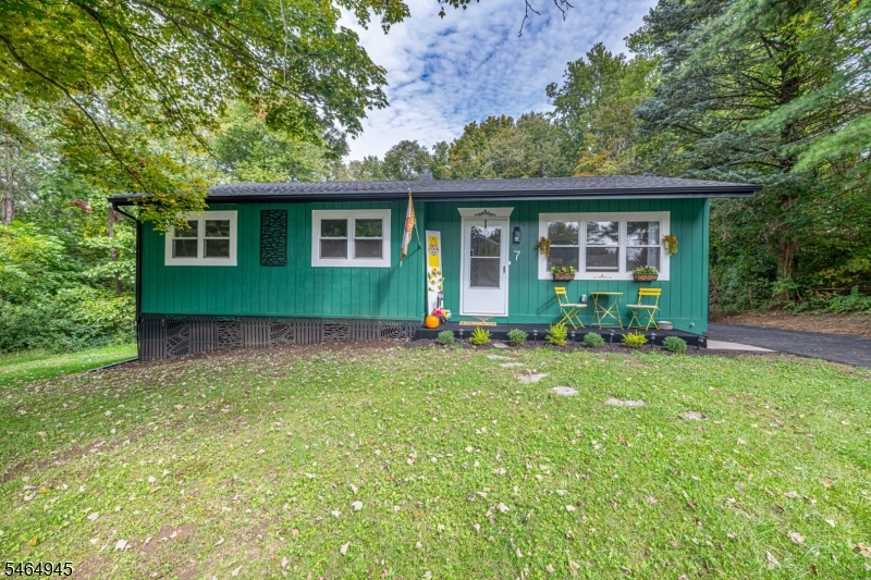 7 Fox Hill Dr