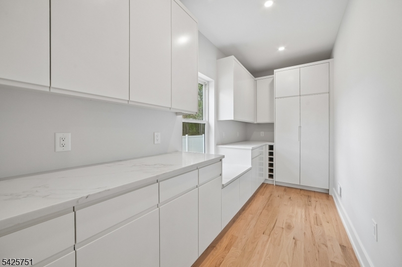 136 Irwin St