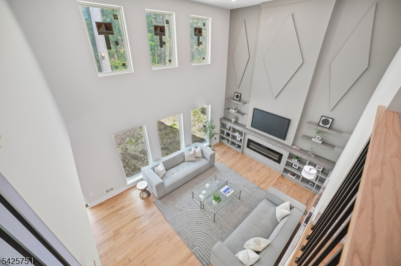 136 Irwin St
