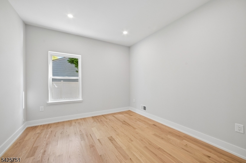 136 Irwin St