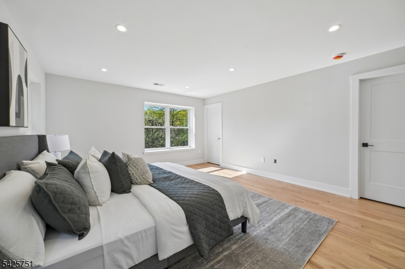 136 Irwin St