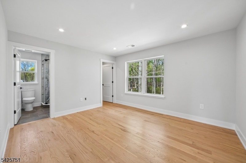 136 Irwin St