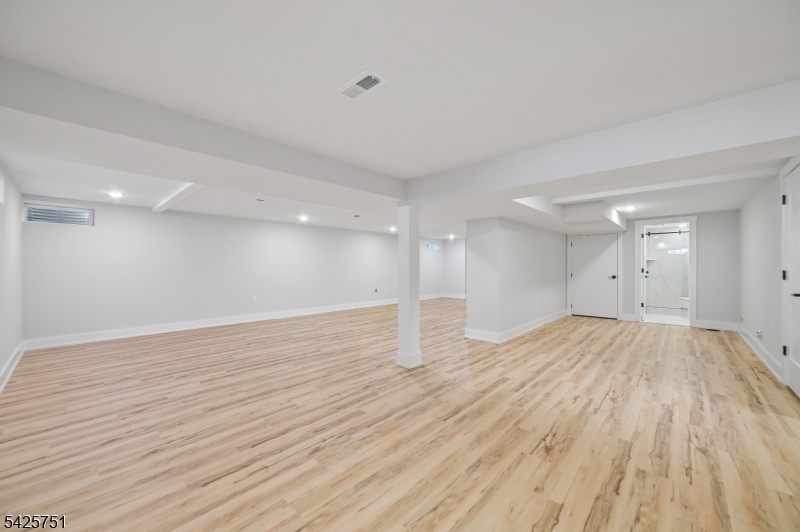 136 Irwin St