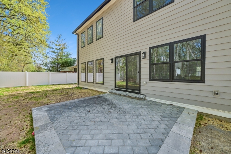 136 Irwin St