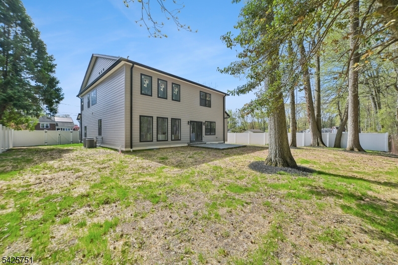 136 Irwin St