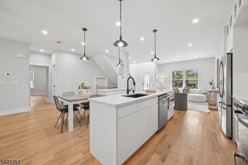 136 Irwin St