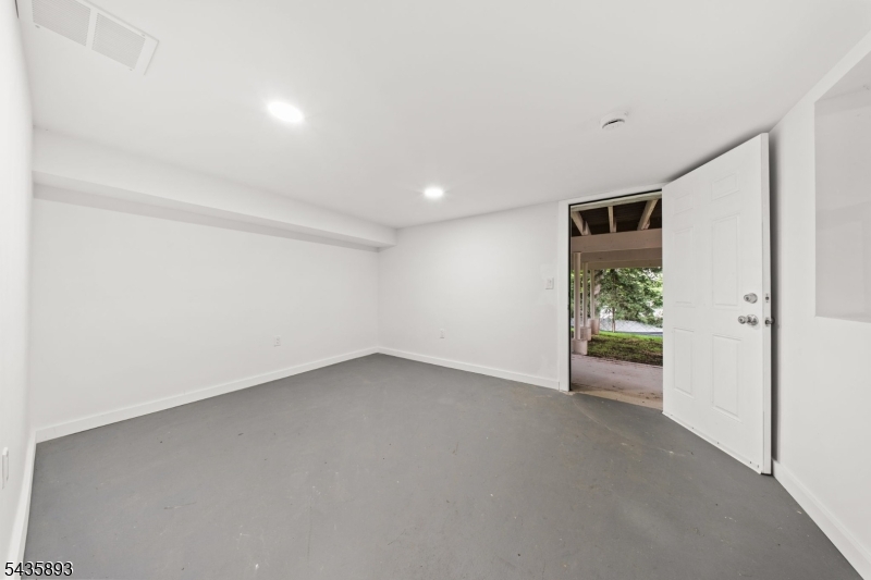 418 East Ave