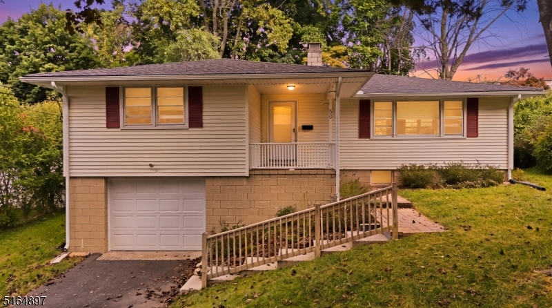 50 Hunters Ln