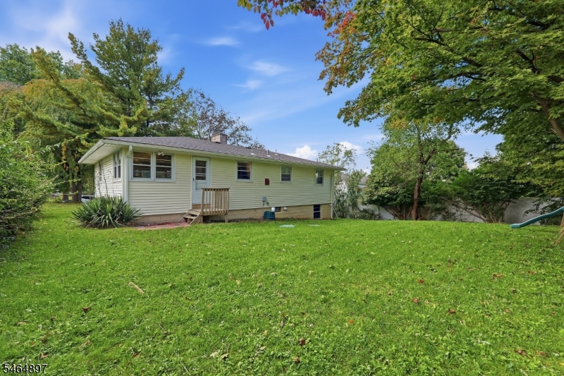 50 Hunters Ln