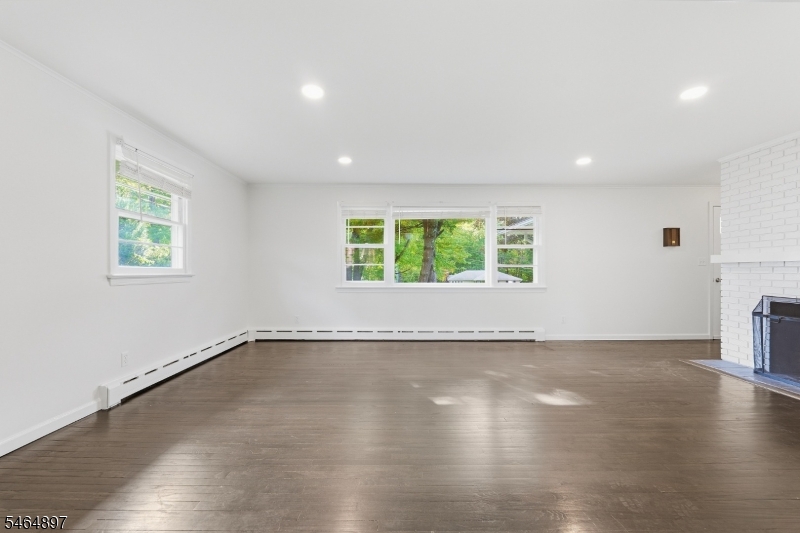 50 Hunters Ln