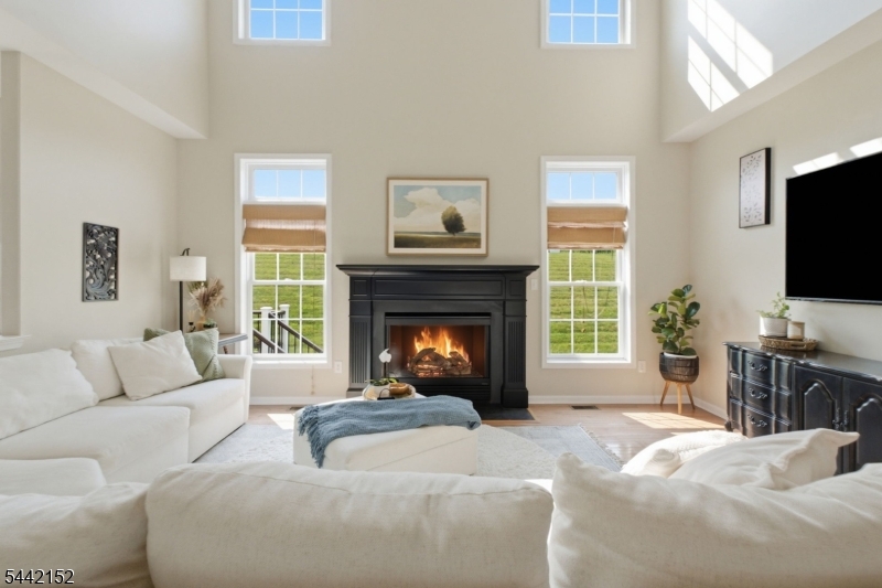 10 Spyglass Hl