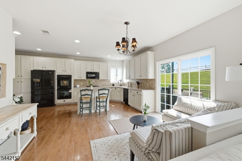 10 Spyglass Hl