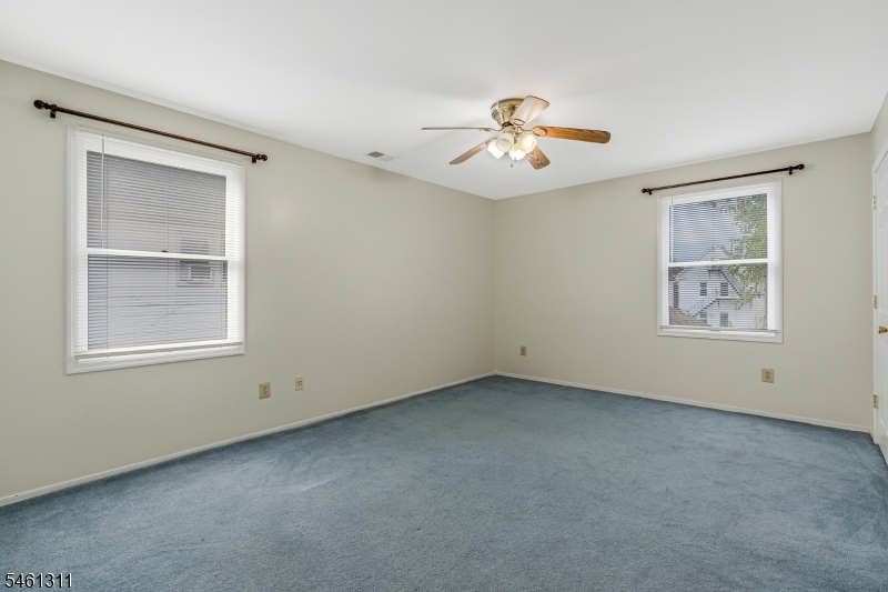 18 Robinson St
